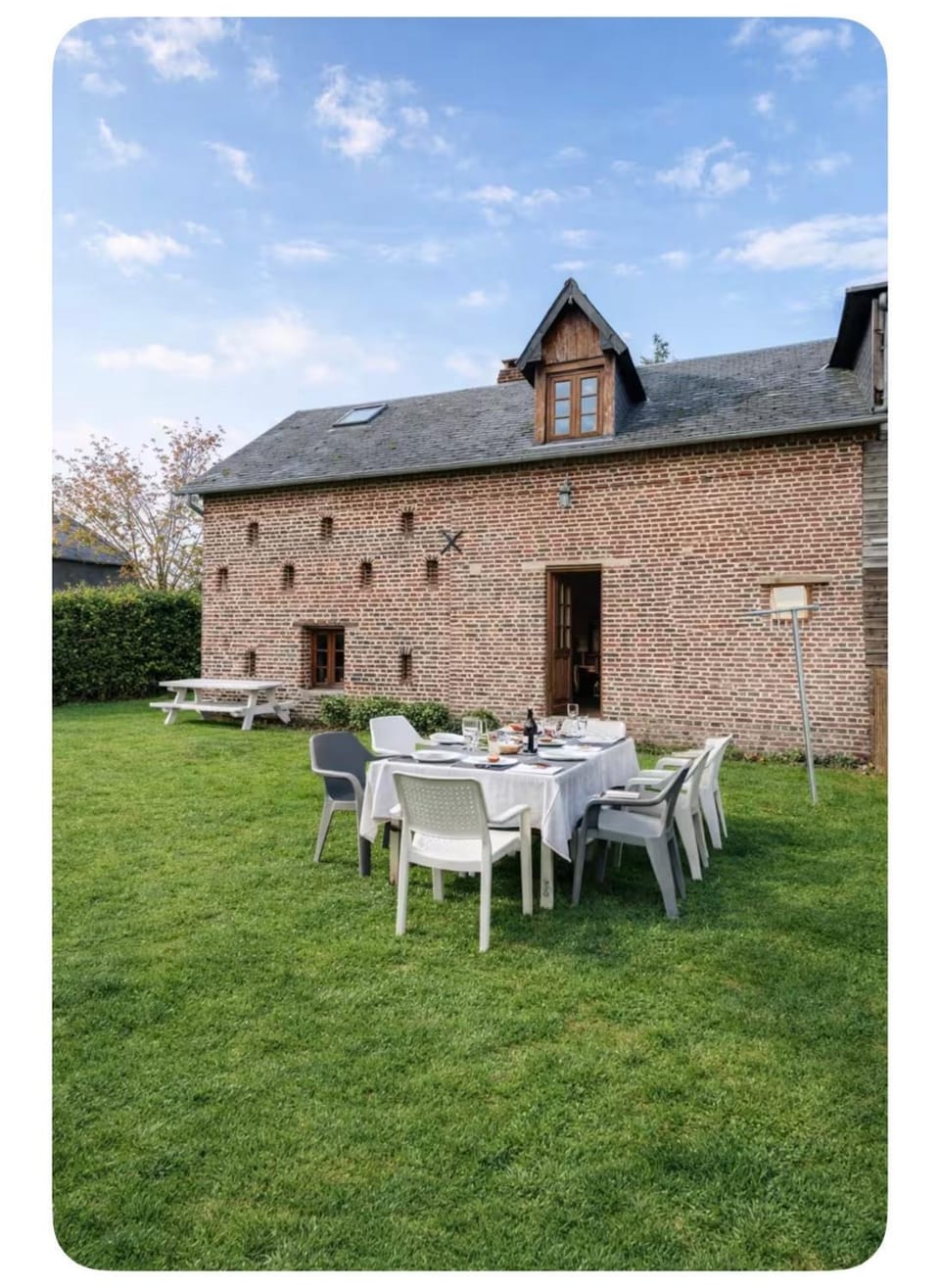 Deux gîtes et salle des fêtes dans Haras House in Normandy