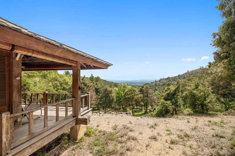 Logement insolite Cabane nichée dans la foret Luxury tent in Aups