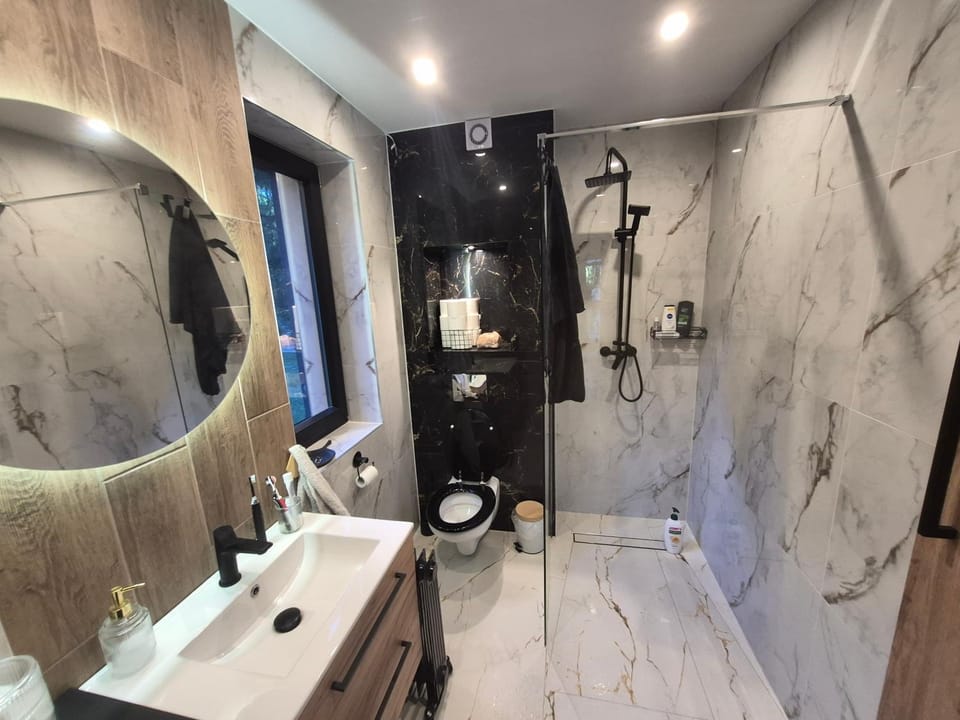 Shower, Toilet, Bathroom