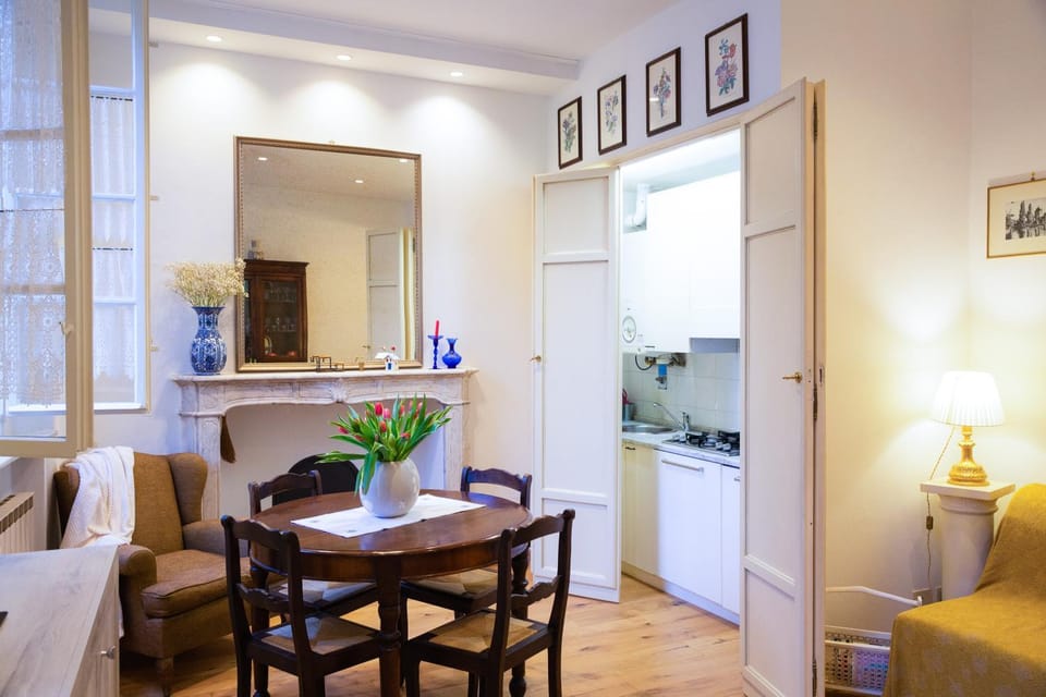 Kitchen or kitchenette, Living room, Seating area, fireplace, furniture