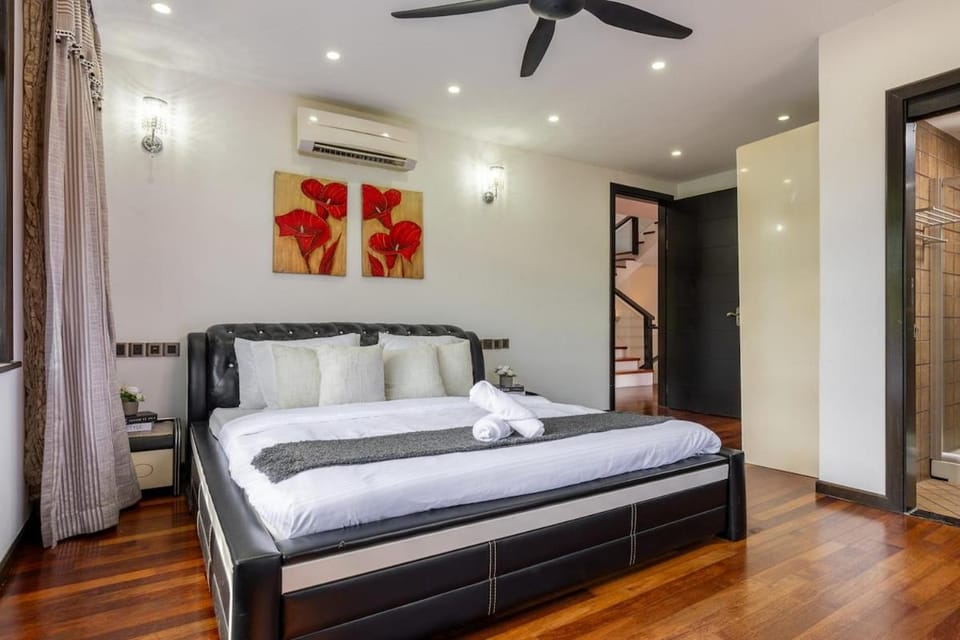 Grand Pinewood Villa 7Room 5Bath 19Pax TemplerPark, Rawang Villa in Selangor, Malaysia