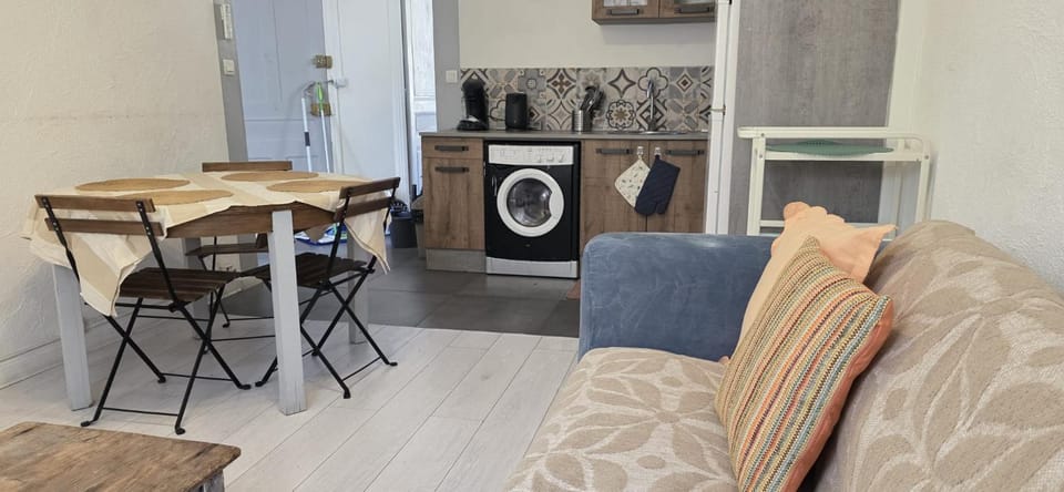 CYRILLE BESSET Intemporel Niçois Confort Climatisation et Calme Apartment in Nice