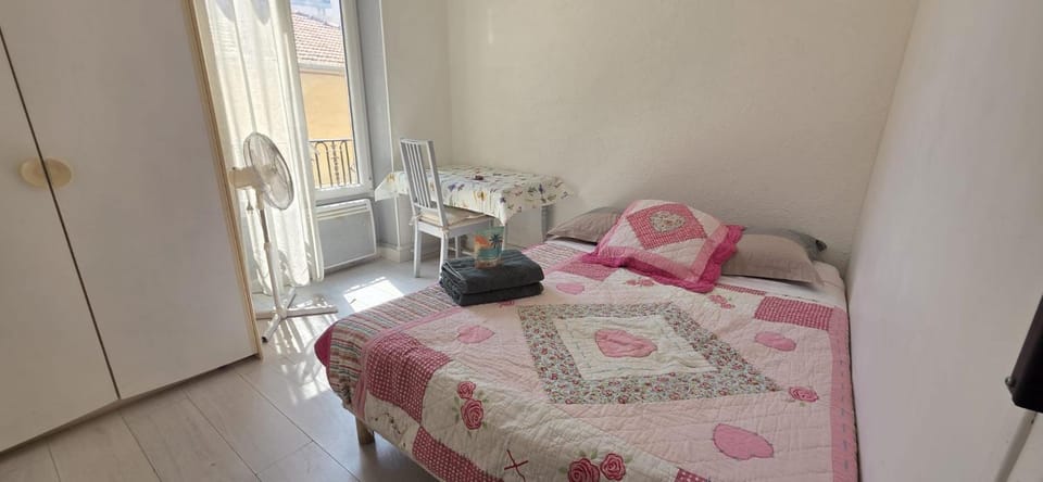 CYRILLE BESSET Intemporel Niçois Confort Climatisation et Calme Apartment in Nice