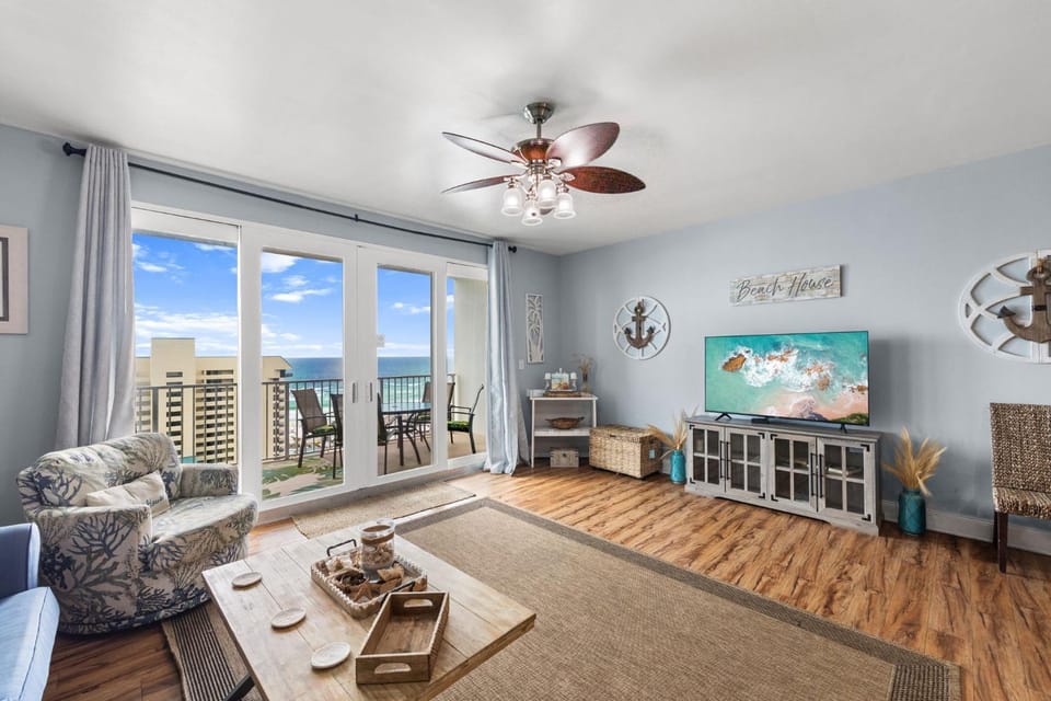 Resort Condo! Rooftop Pool! Walk to Beach by Dolce Vita Getaways Apartment in Panama City Beach