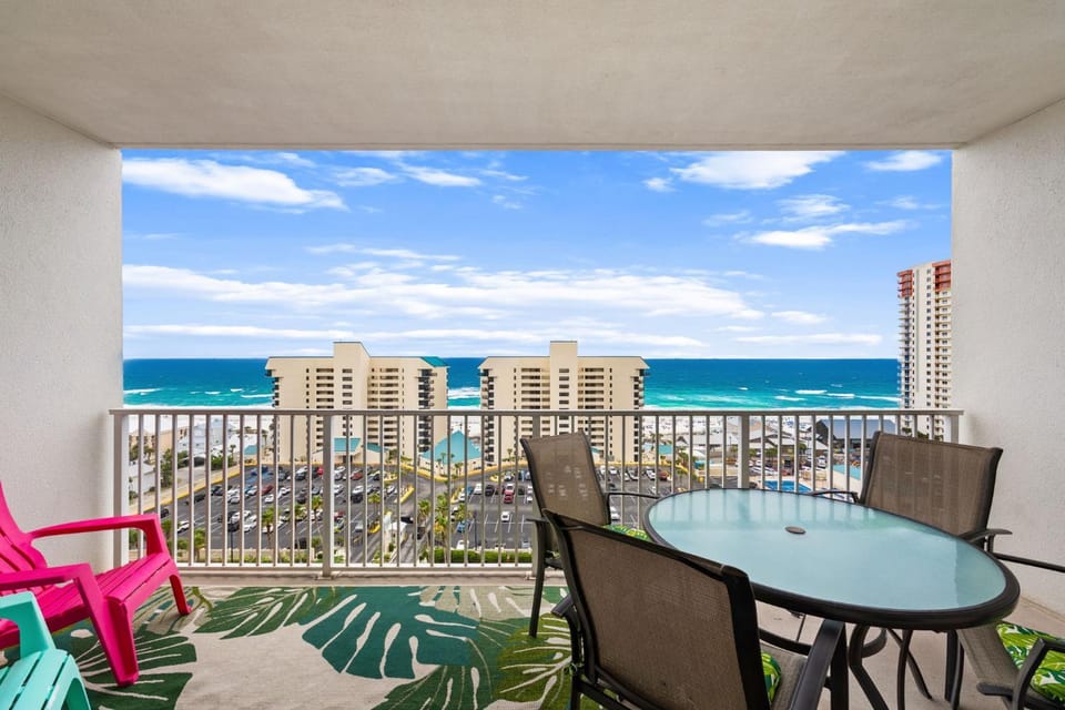 Resort Condo! Rooftop Pool! Walk to Beach by Dolce Vita Getaways Apartment in Panama City Beach