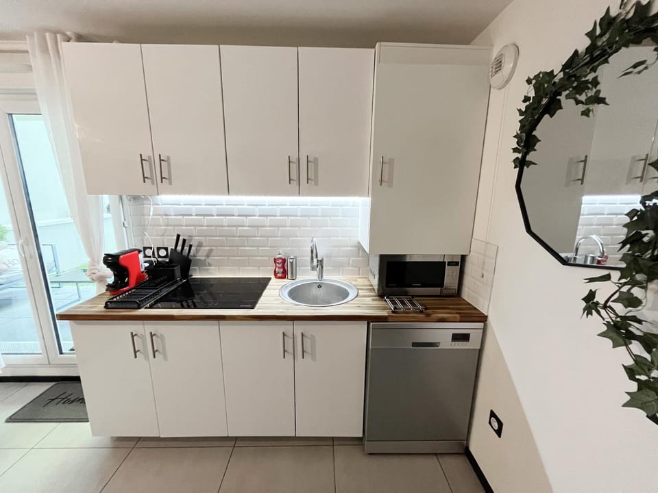 Kitchen or kitchenette, dishwasher, pet friendly, stove