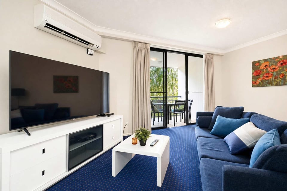 2BR Turtle Beach Aircon WiFi Pool Apartment in Mermaid Beach