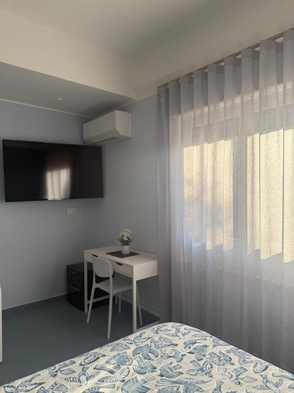 Bed, TV and multimedia, Bedroom, air conditioner