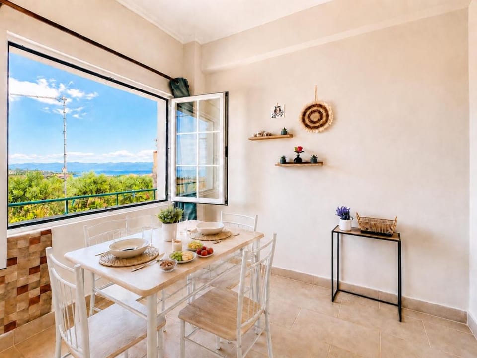 View (from property/room), Dining area, Mountain view, Sea view, kitchen