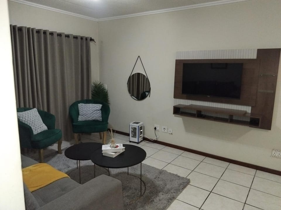 Lwakhanya's Oasis BnB Bed and Breakfast in Sandton