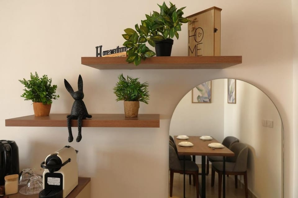 Coffee/tea facilities, Decorative detail, Decorative detail