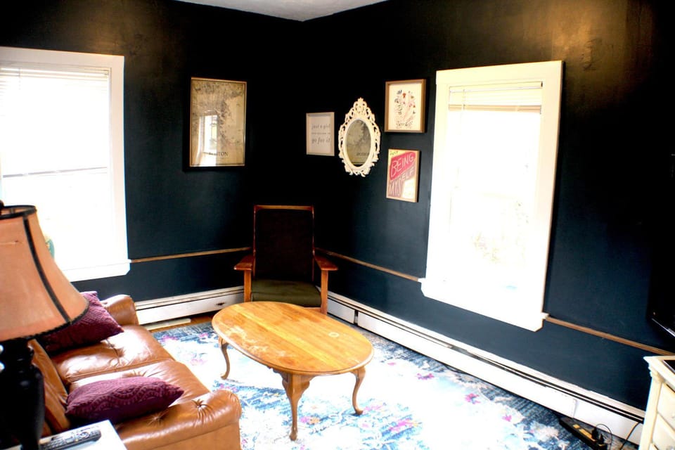 Pet friendly cottage near Boston House in Middlesex County