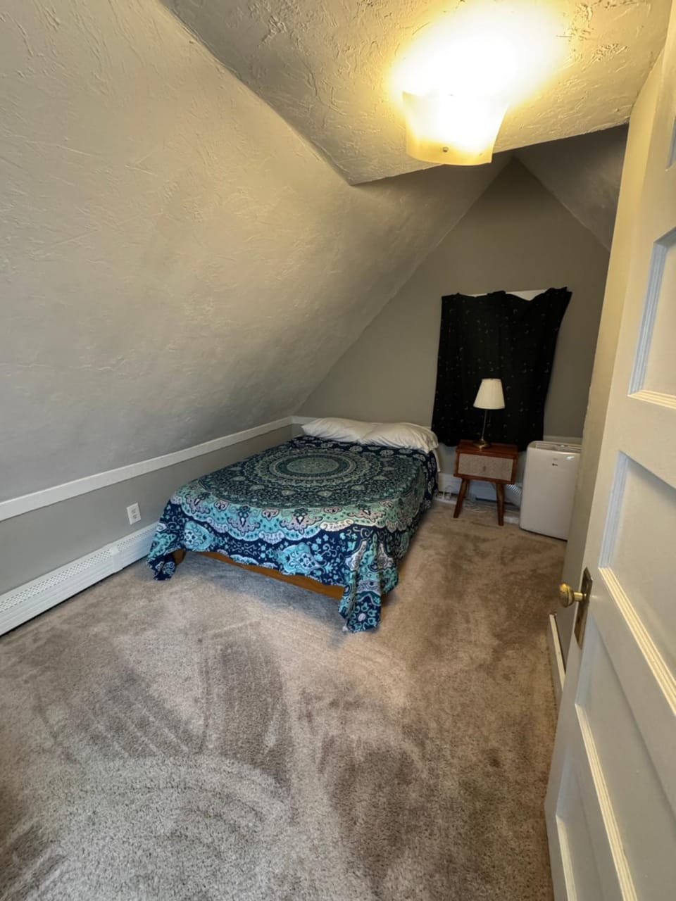 Pet friendly cottage near Boston House in Middlesex County