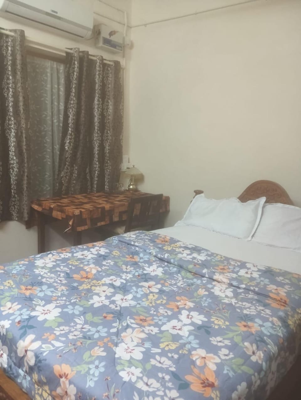 Bed, air conditioner