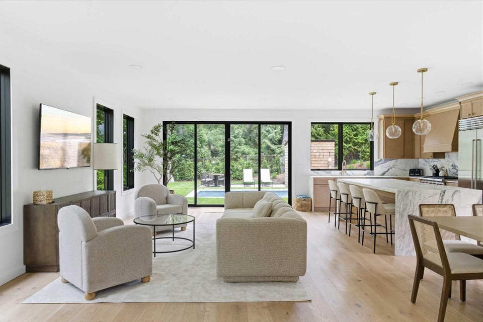 Sandpiper by Rove Travel - 4BR Home with Heated Pool House in Sag Harbor