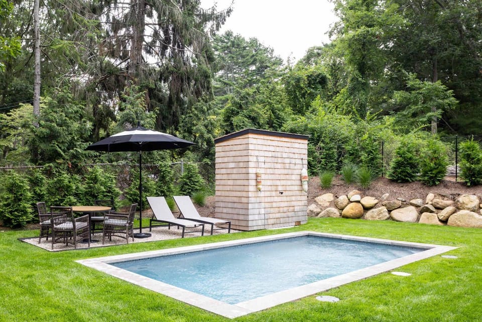 Sandpiper by Rove Travel - 4BR Home with Heated Pool House in Sag Harbor