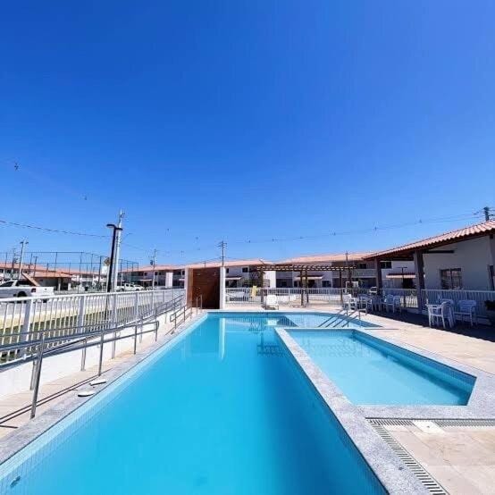 Apartamento em condomínio residencial a 3 km de São João Apartment in Petrolina