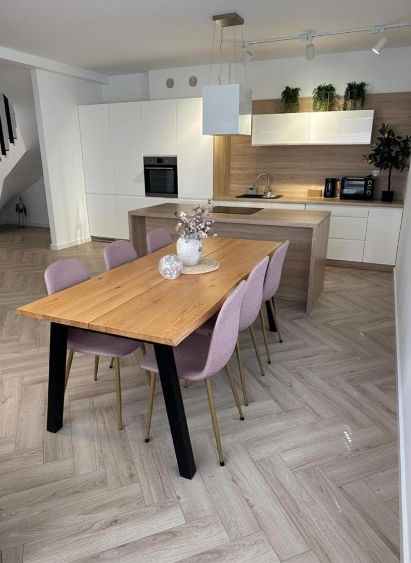 Kitchen or kitchenette, Decorative detail, Decorative detail, Seating area, Dining area, stove, kitchen