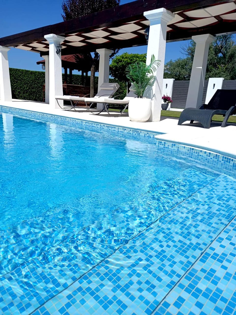 View (from property/room), Decorative detail, Seating area, Garden view, Mountain view, Pool view, Swimming pool, children, young children, older children, group of guests, Family