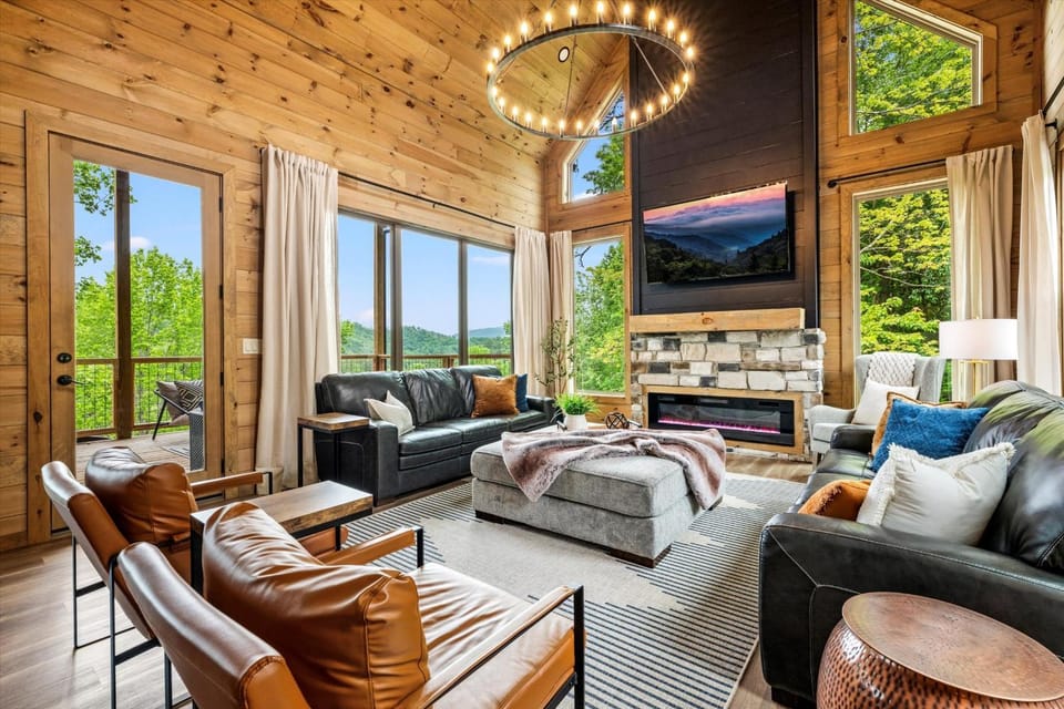 Luxury-Views-3kingsuites4bed-HotTub-FirePit-Arcade House in Sevier County