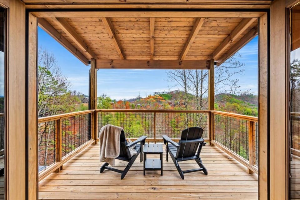 Luxury-Views-3kingsuites4bed-HotTub-FirePit-Arcade House in Sevier County