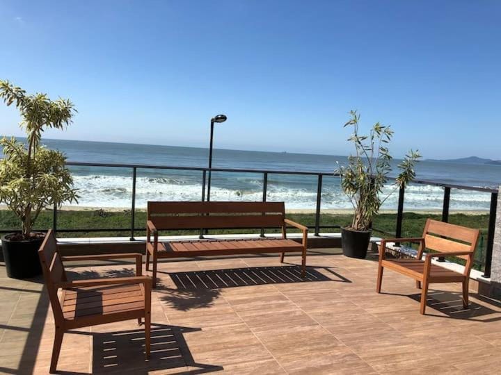 301t10 Apartmento com praia privativa e piscina Apartment in State of Santa Catarina