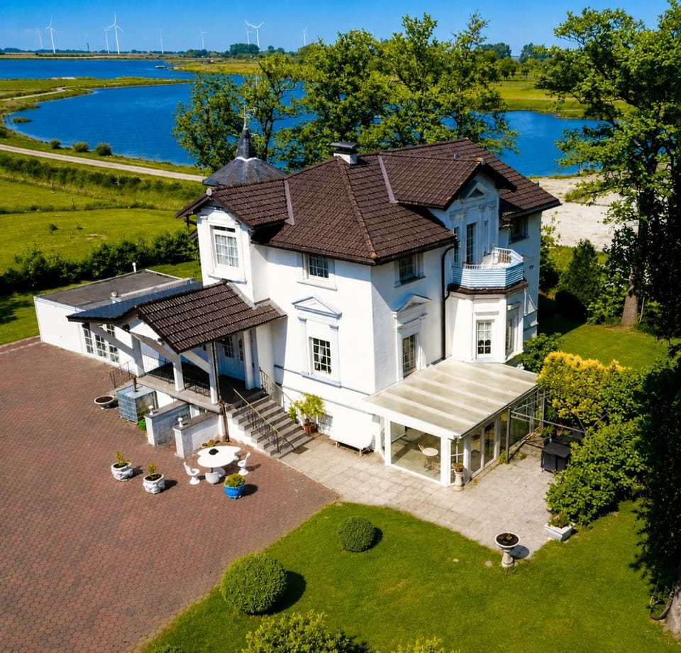 Property building, Natural landscape, Garden, Garden view, Lake view