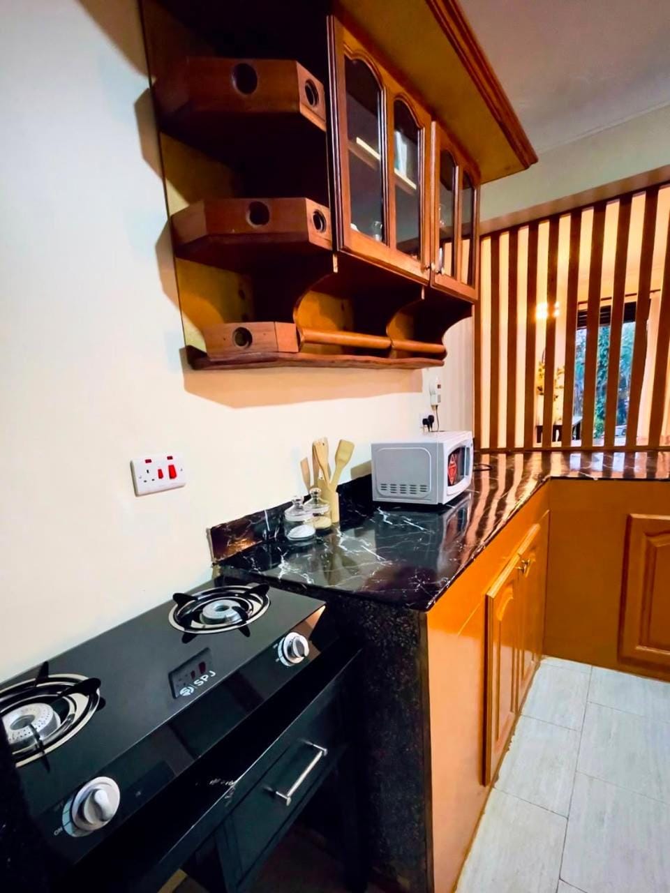 A&R Executive 2bdrm Apt with WIFI Power backup and Free Parking Apartment in Kampala