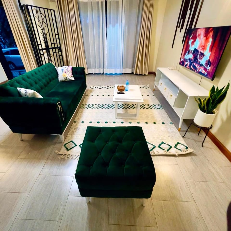 A&R Executive 2bdrm Apt with WIFI Power backup and Free Parking Apartment in Kampala
