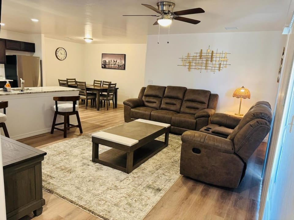New Location Near Hospital & Restaurants House in Kingman