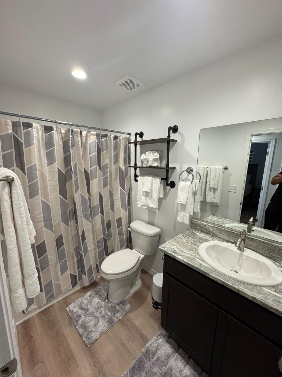 New Location Near Hospital & Restaurants House in Kingman