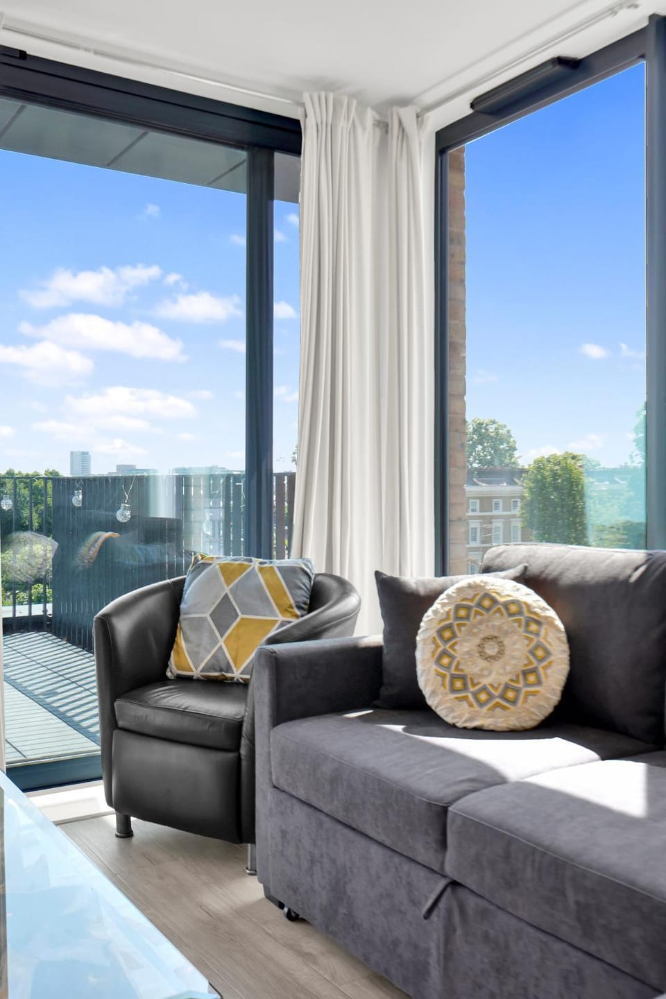 View (from property/room), Balcony/Terrace, Living room, Seating area