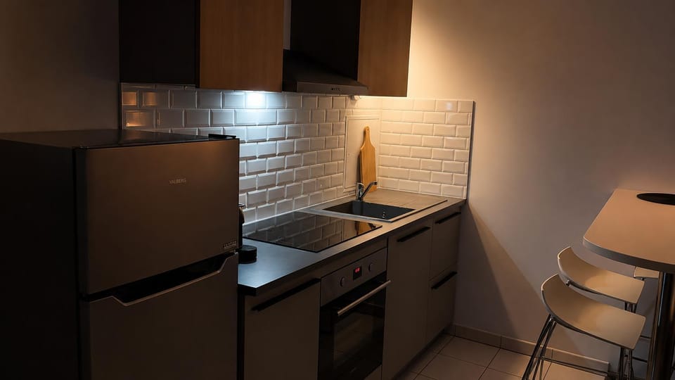 Kitchen or kitchenette, oven, stove