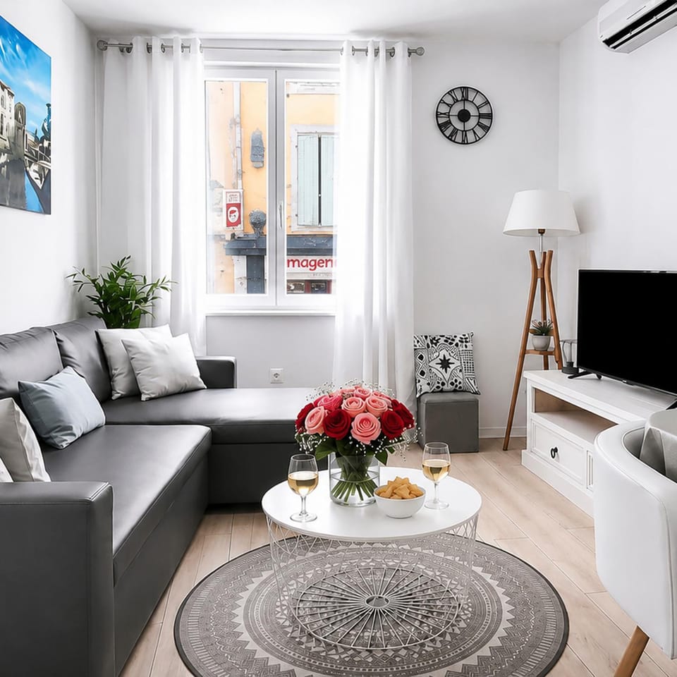 TV and multimedia, Seating area