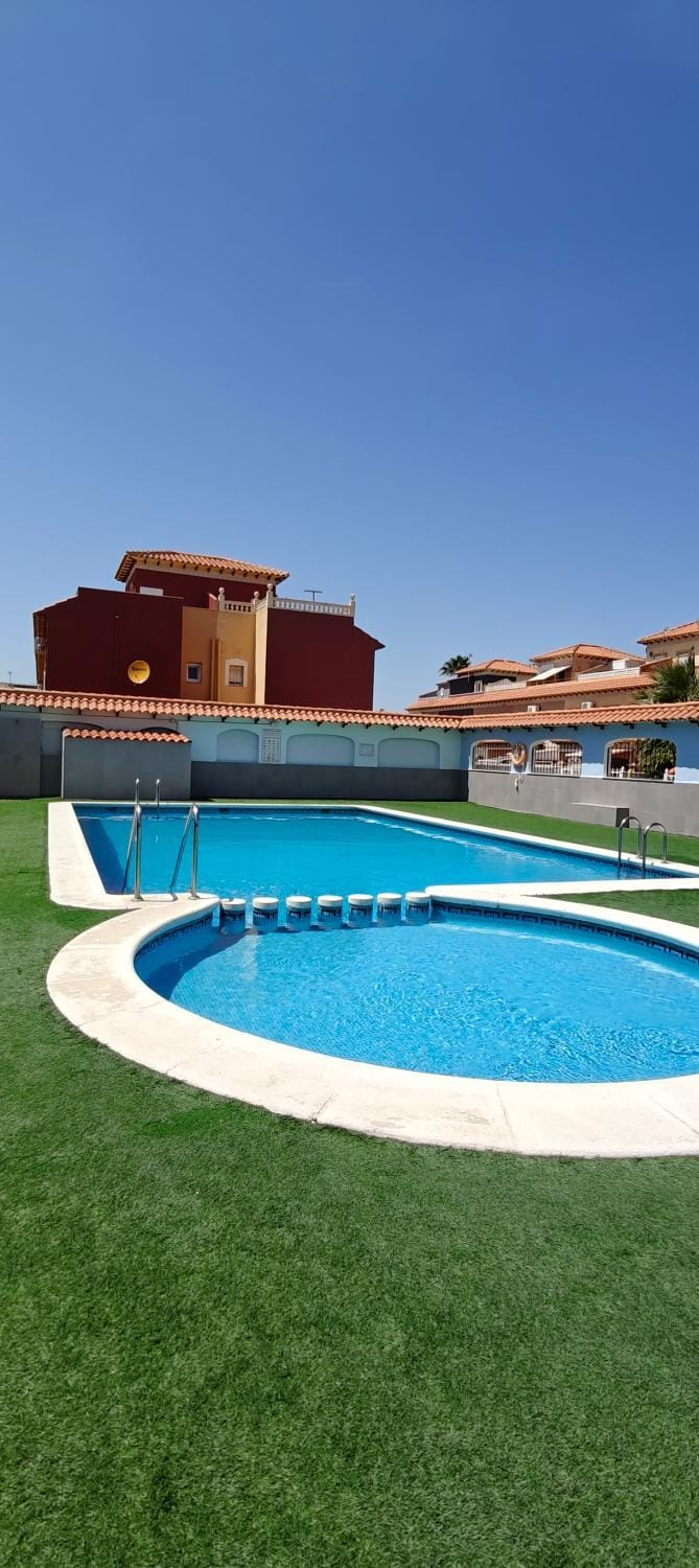 Day, Swimming pool