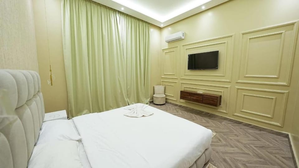 Luxury 5BR Villa with Private Pool, Large Garden & 5 Min to Marrakech Center Villa in Marrakesh