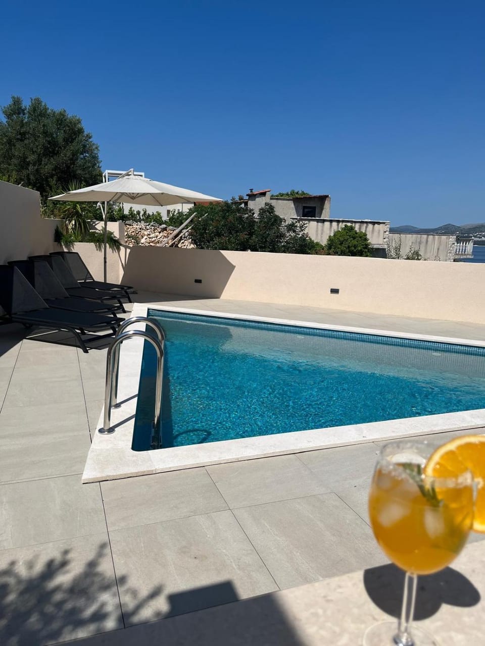 Swimming pool, sunbed