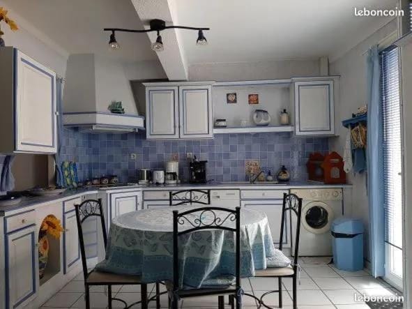 Kitchen or kitchenette, Dining area, dishwasher, stove, toaster, washing machine, kitchen