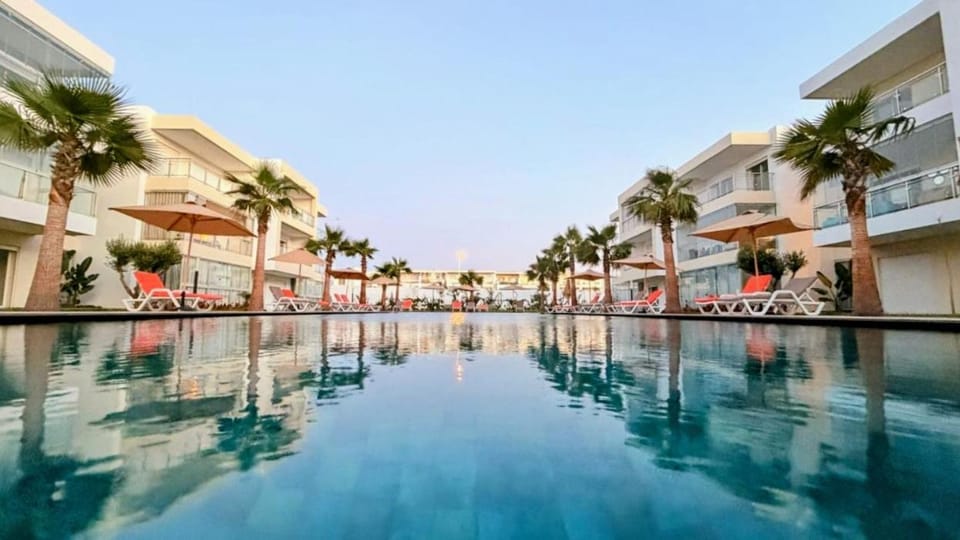 Swimming pool, Swimming pool, sunbed