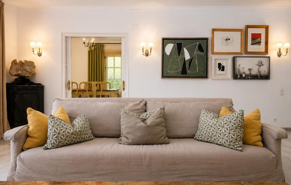 Living room, Decorative detail, Seating area
