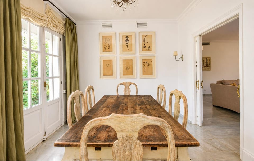 Seating area, Dining area