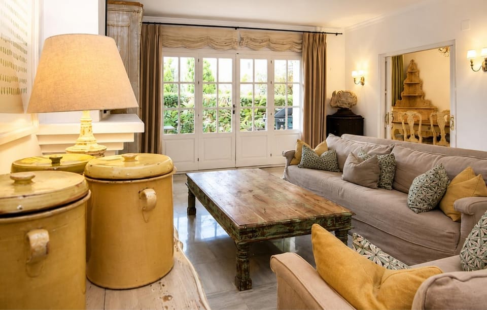 Living room, Seating area