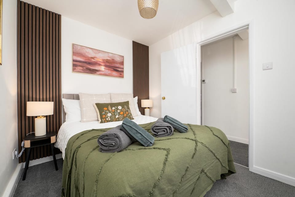 Stunning Bungalow Apartment - 3-4 beds - Parking Apartment in West Lindsey District
