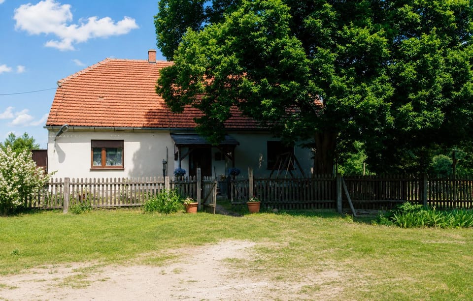 Property building, Garden, pet friendly