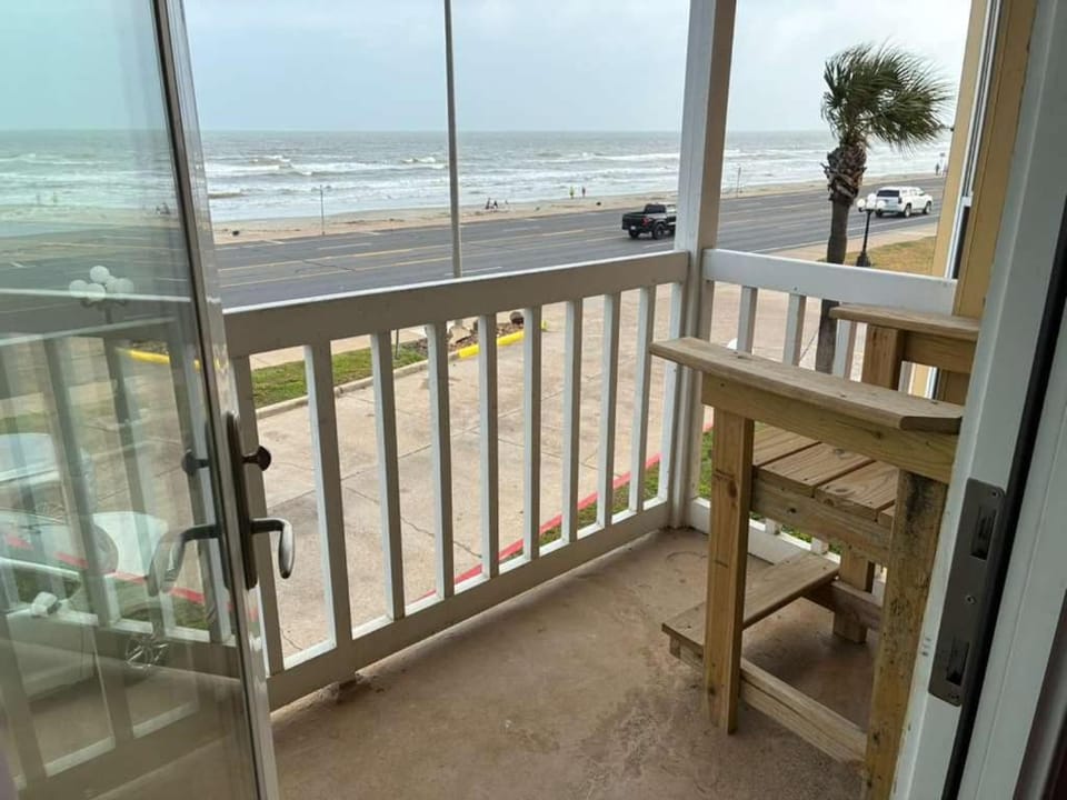 2 Apartments Together Sleeps 17 beach front with heated pool & Cruise Parking Apartment in Galveston Island