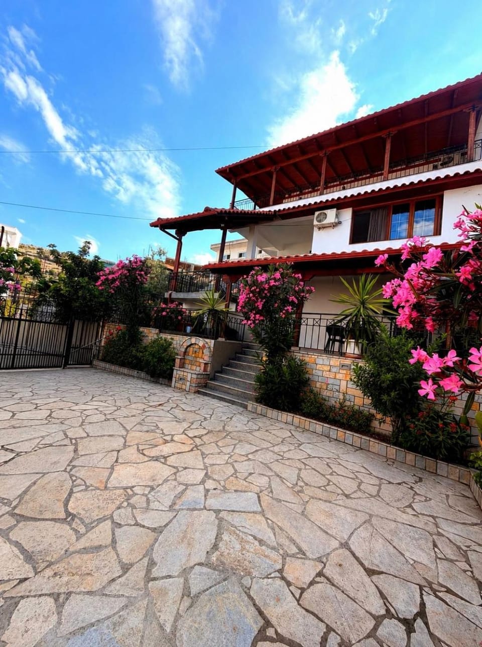 Portside Living House in Sarandë