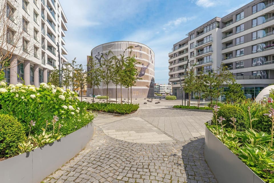 Property building, Location