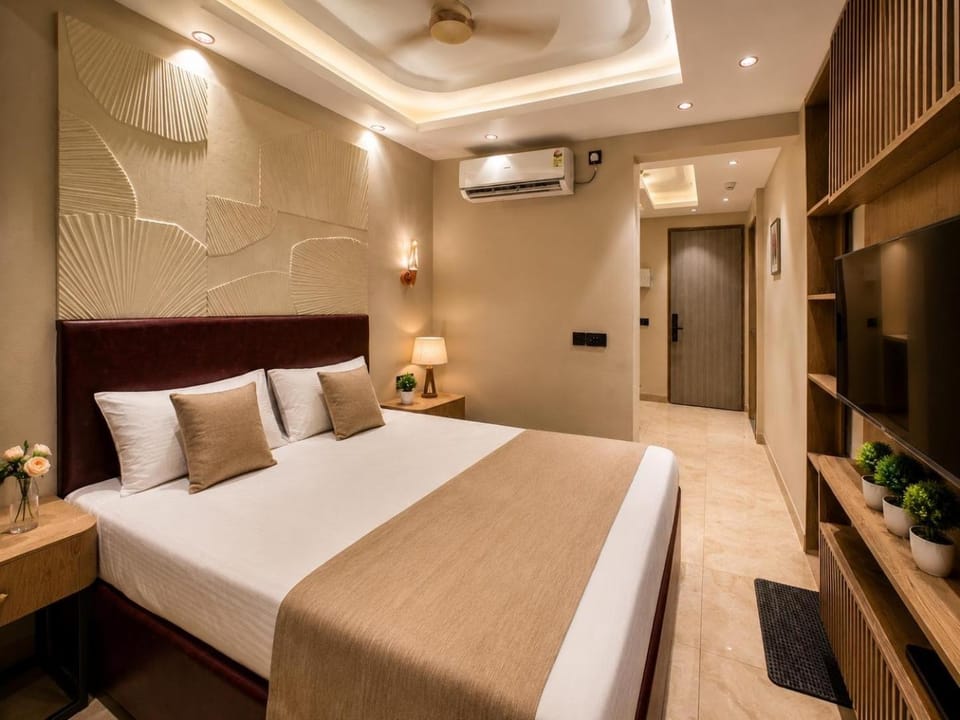 Bed, Bathroom, TV and multimedia, Bedroom, wardrobe, air conditioner, air conditioner