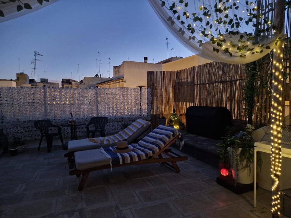 Balcony/Terrace, sunbed
