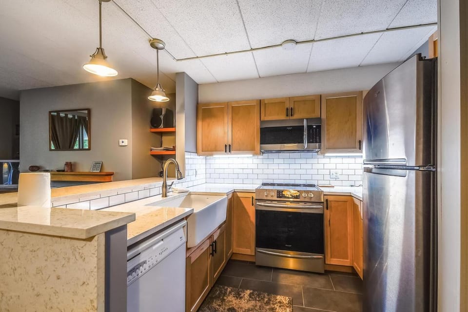 Pinnacle E15 House in Mendon